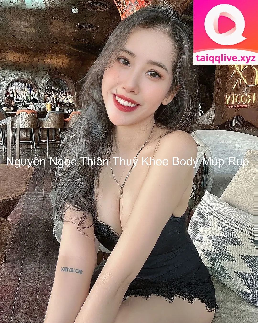 Nguyễn Ngọc Thiên Thuỳ Khoe Body Múp Rụp 1