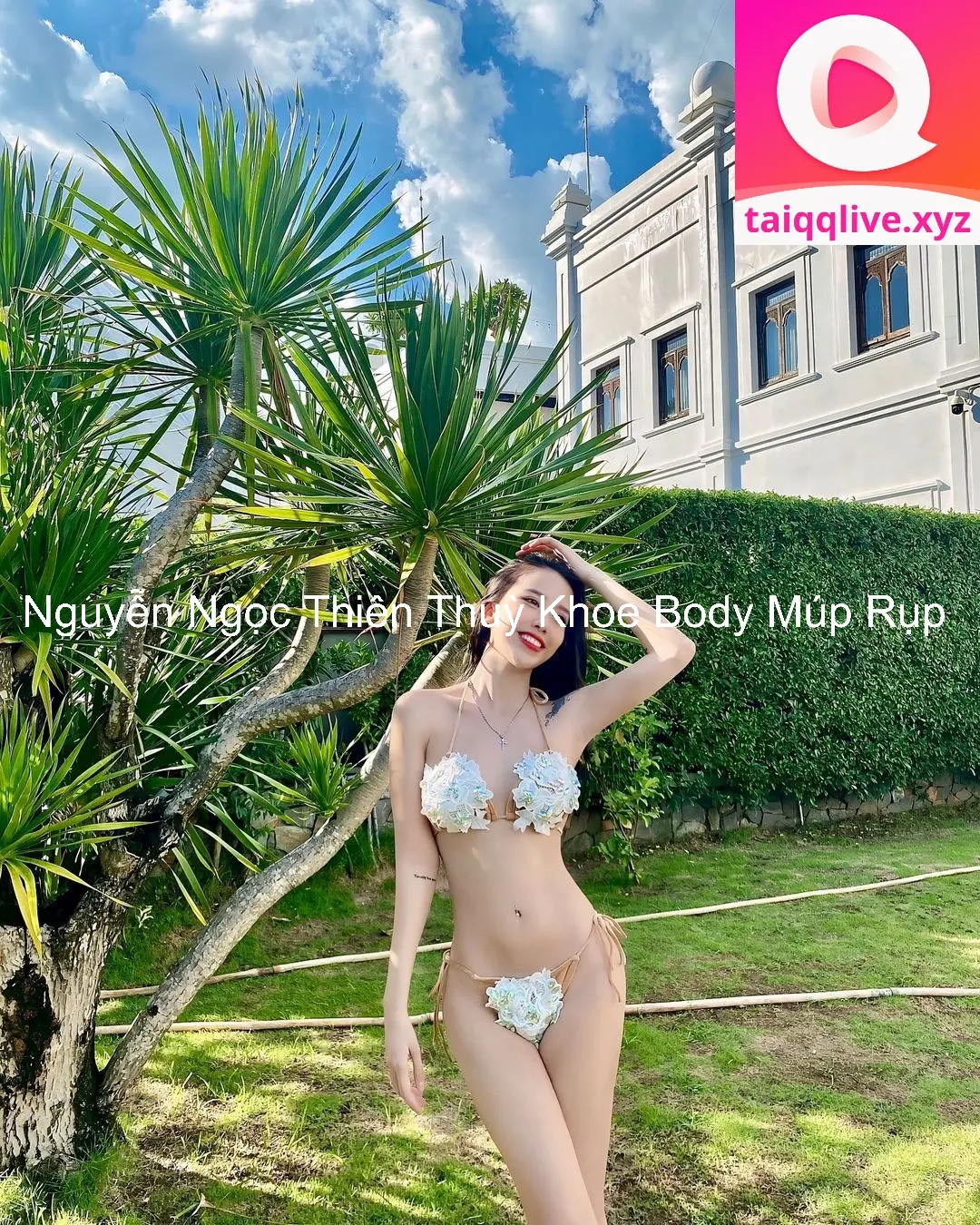 Nguyễn Ngọc Thiên Thuỳ Khoe Body Múp Rụp 2