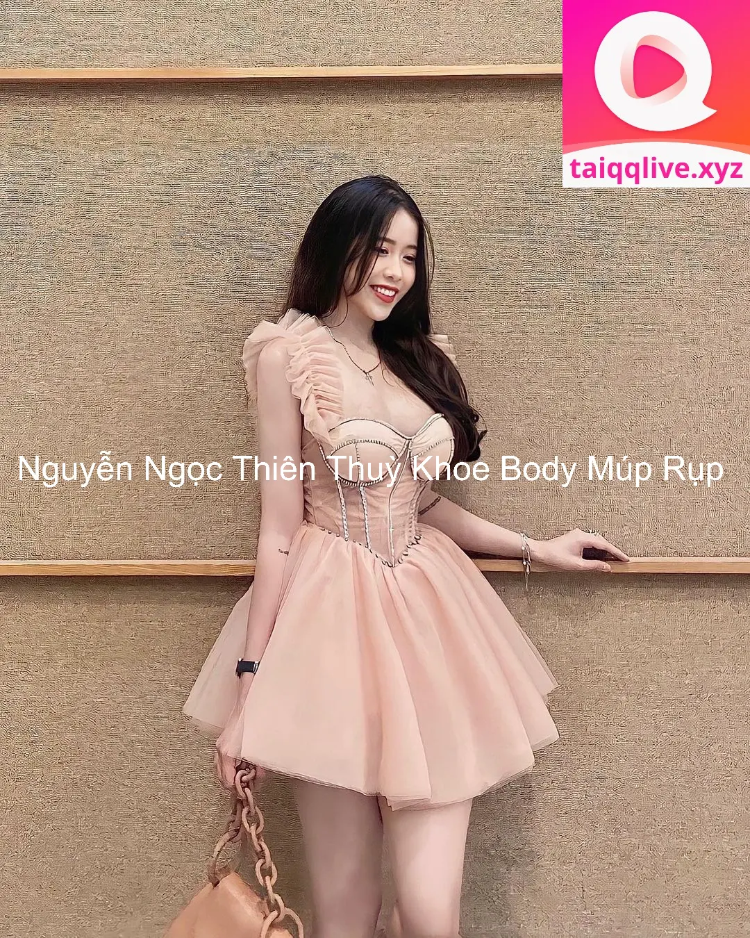 Nguyễn Ngọc Thiên Thuỳ Khoe Body Múp Rụp 8